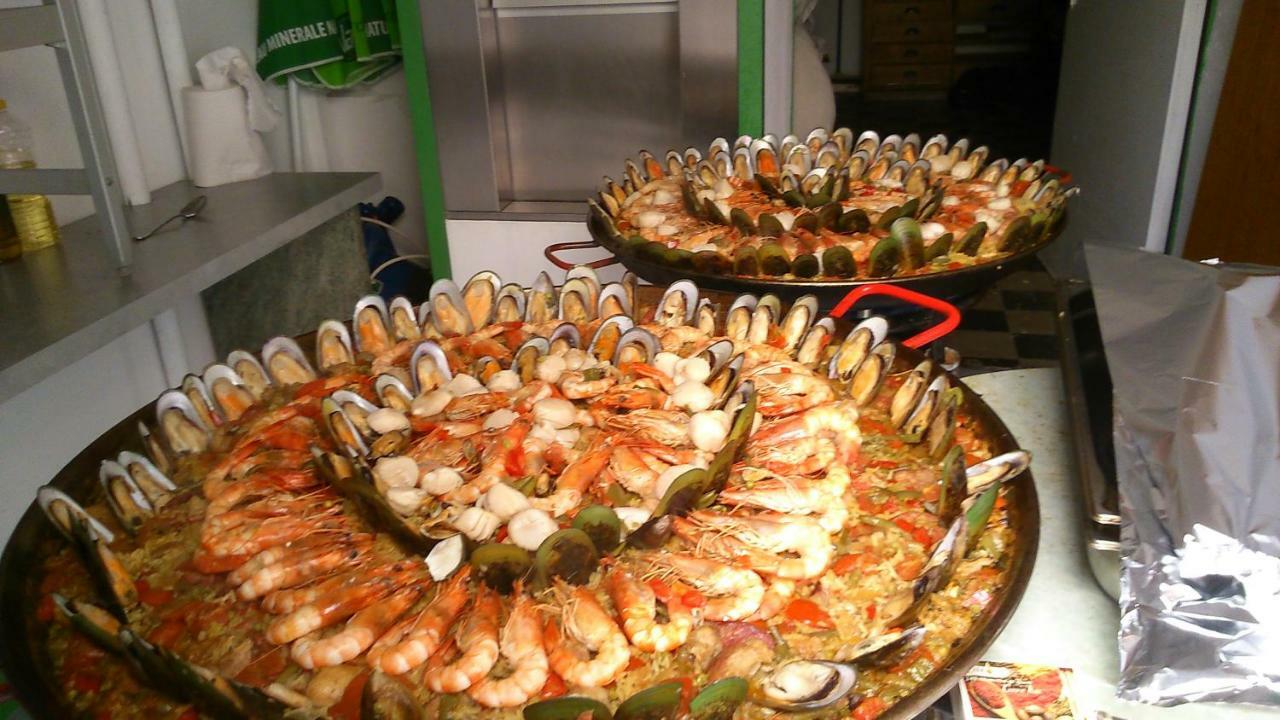 Hotel Restaurant Les Touristes Vals-les-Bains Buitenkant foto